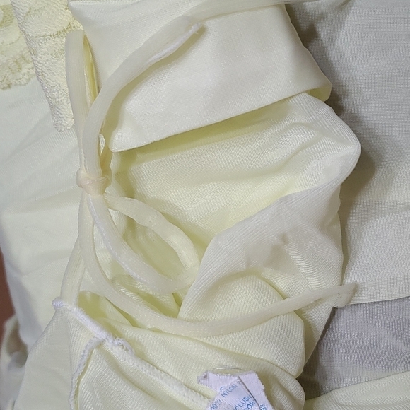 Nancy King Lingerie VTG Robe Light Yellow Nylon. Lacy Trim NO BELT Sz M GUC - Picture 8 of 10